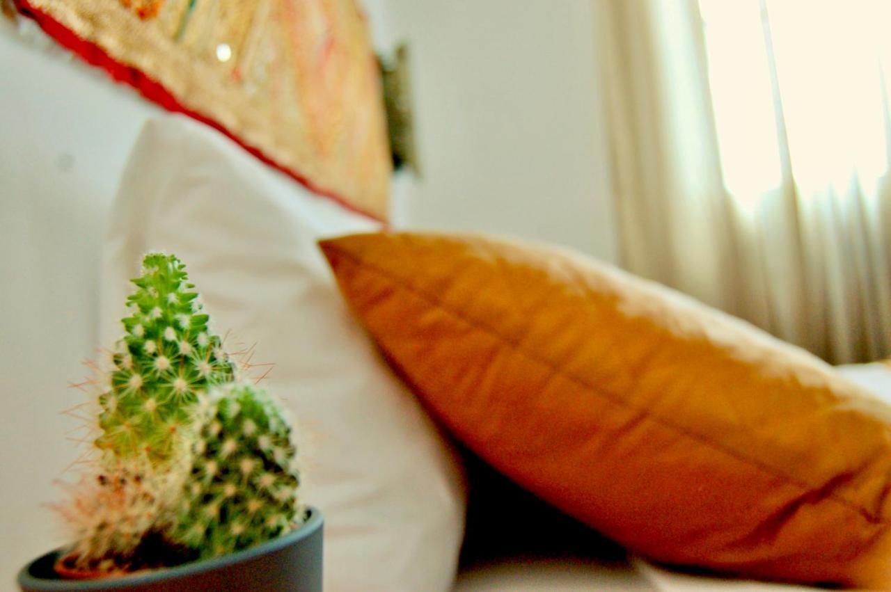 Apartamentos Puerta Real Sevilla Esterno foto