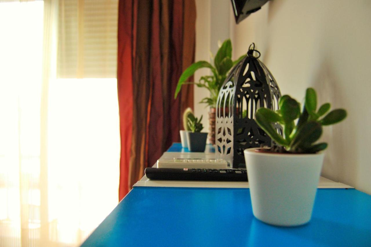 Apartamentos Puerta Real Sevilla Esterno foto