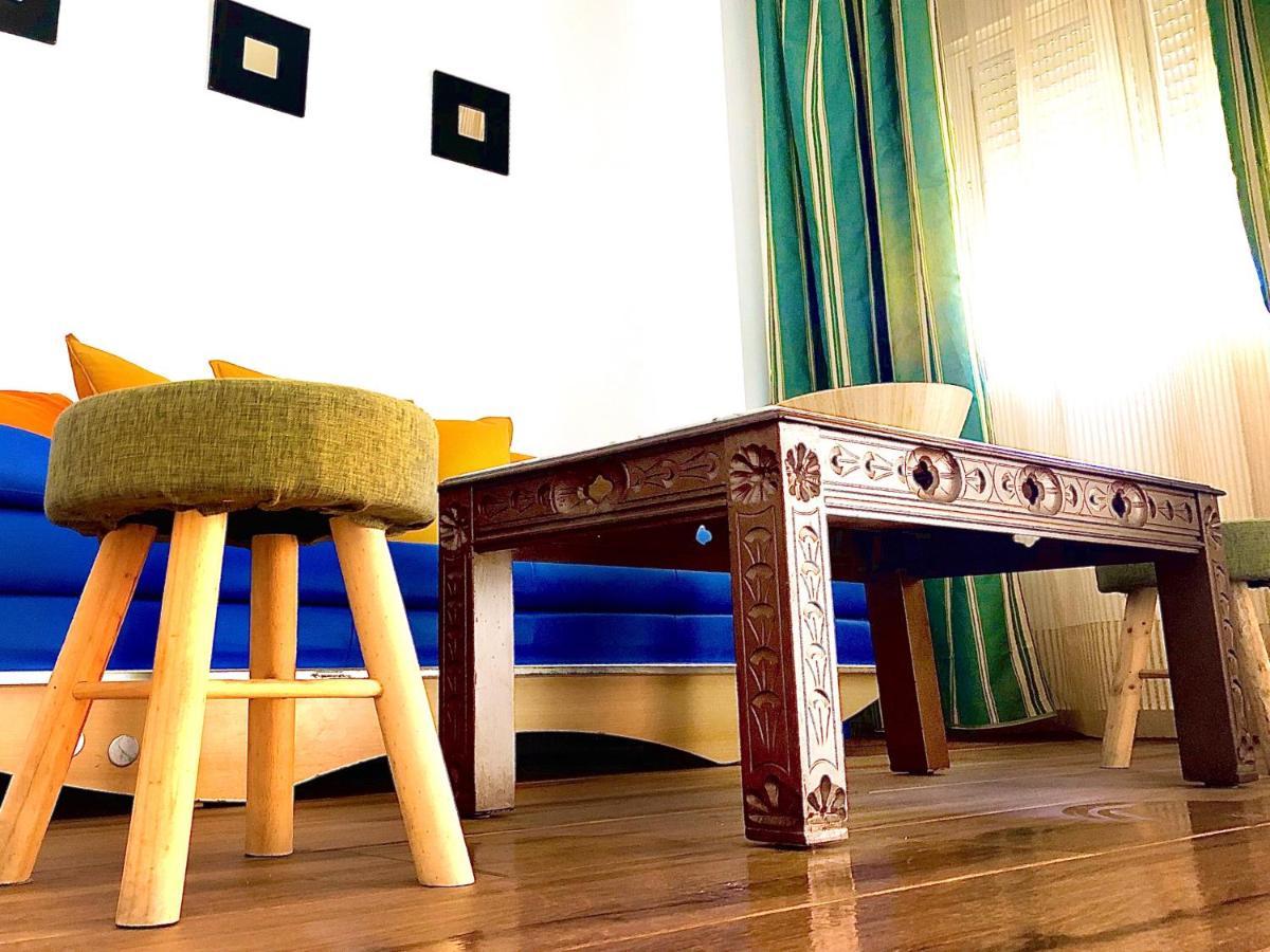 Apartamentos Puerta Real Sevilla Esterno foto