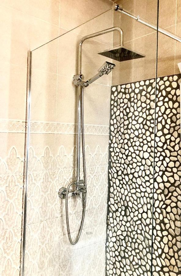 Apartamentos Puerta Real Sevilla Esterno foto