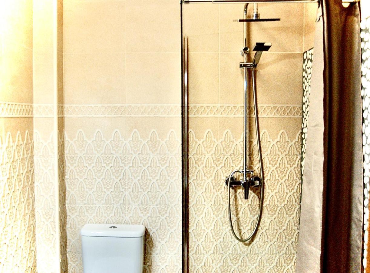 Apartamentos Puerta Real Sevilla Esterno foto
