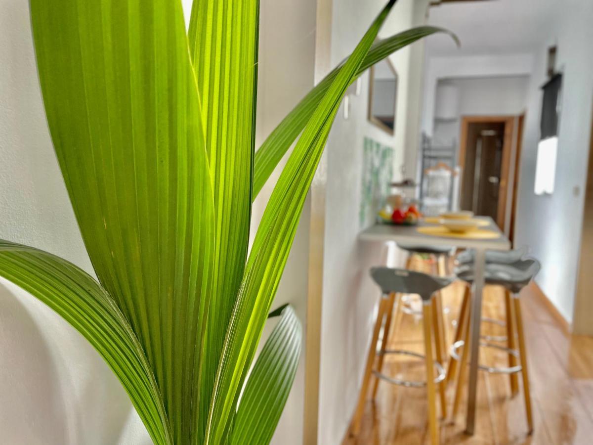 Apartamentos Puerta Real Sevilla Esterno foto